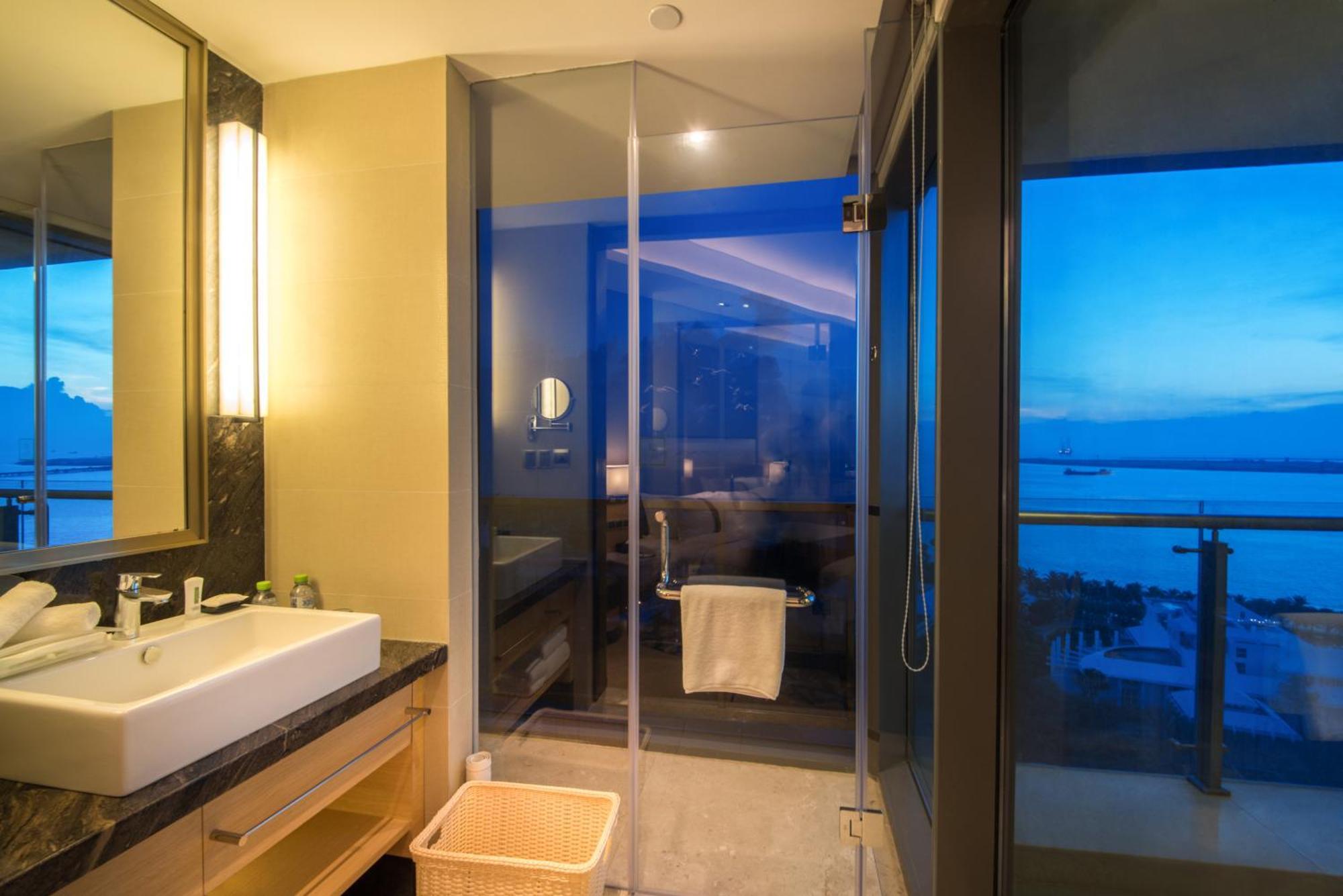 Holiday Inn Haikou West Coast By Ihg Экстерьер фото