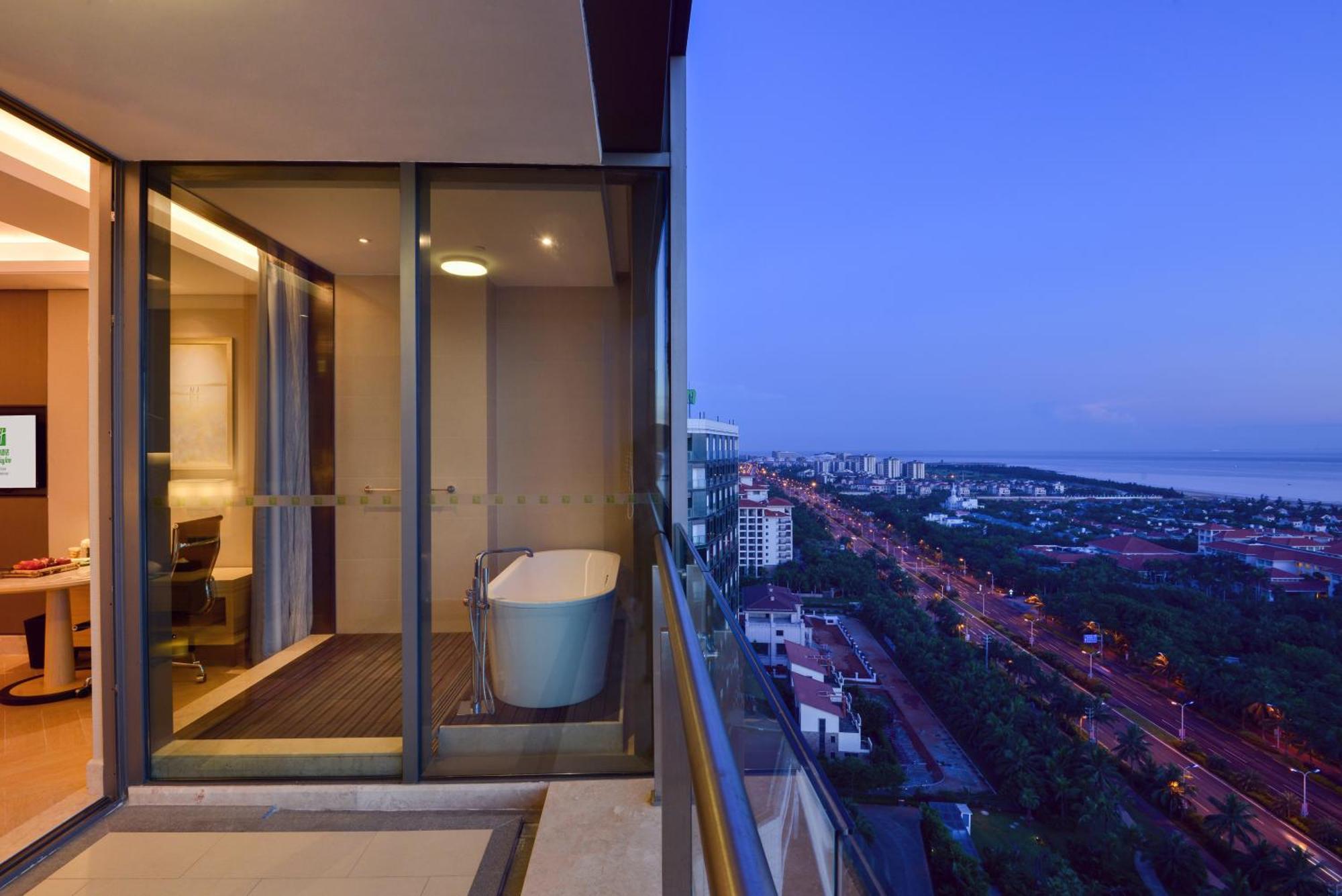 Holiday Inn Haikou West Coast By Ihg Экстерьер фото