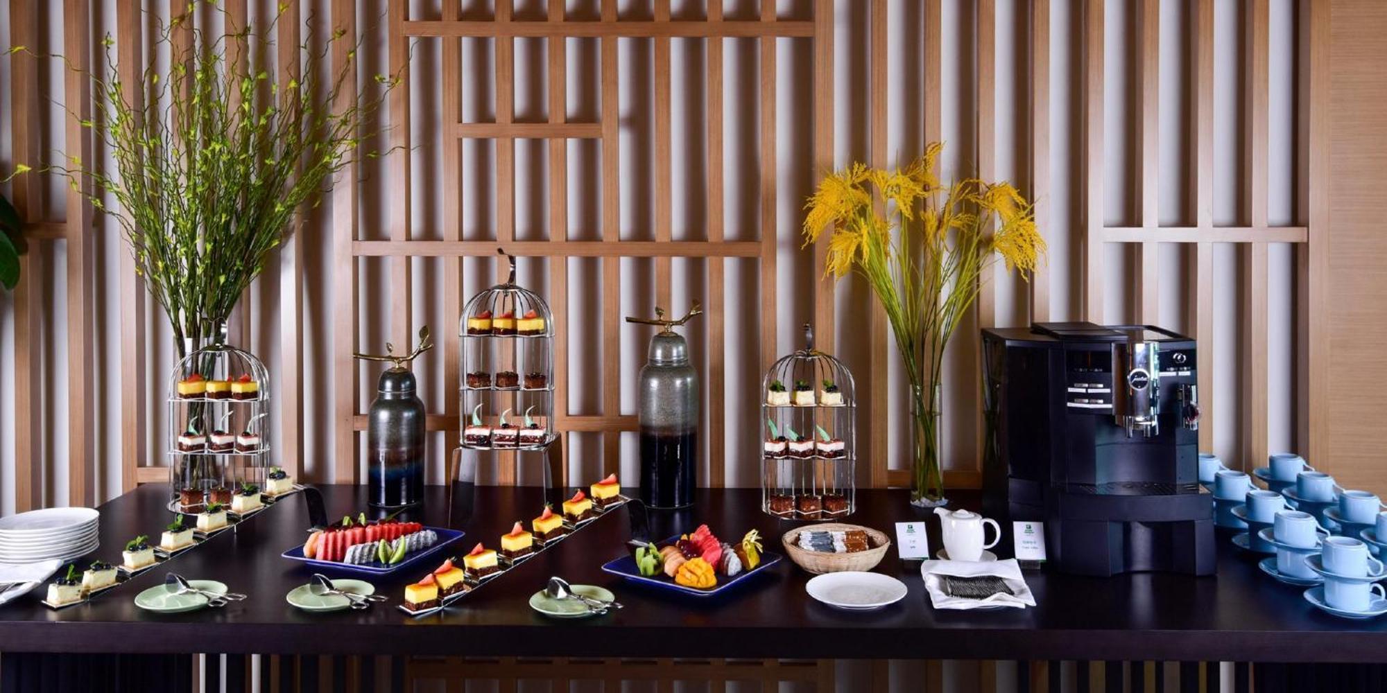 Holiday Inn Haikou West Coast By Ihg Экстерьер фото