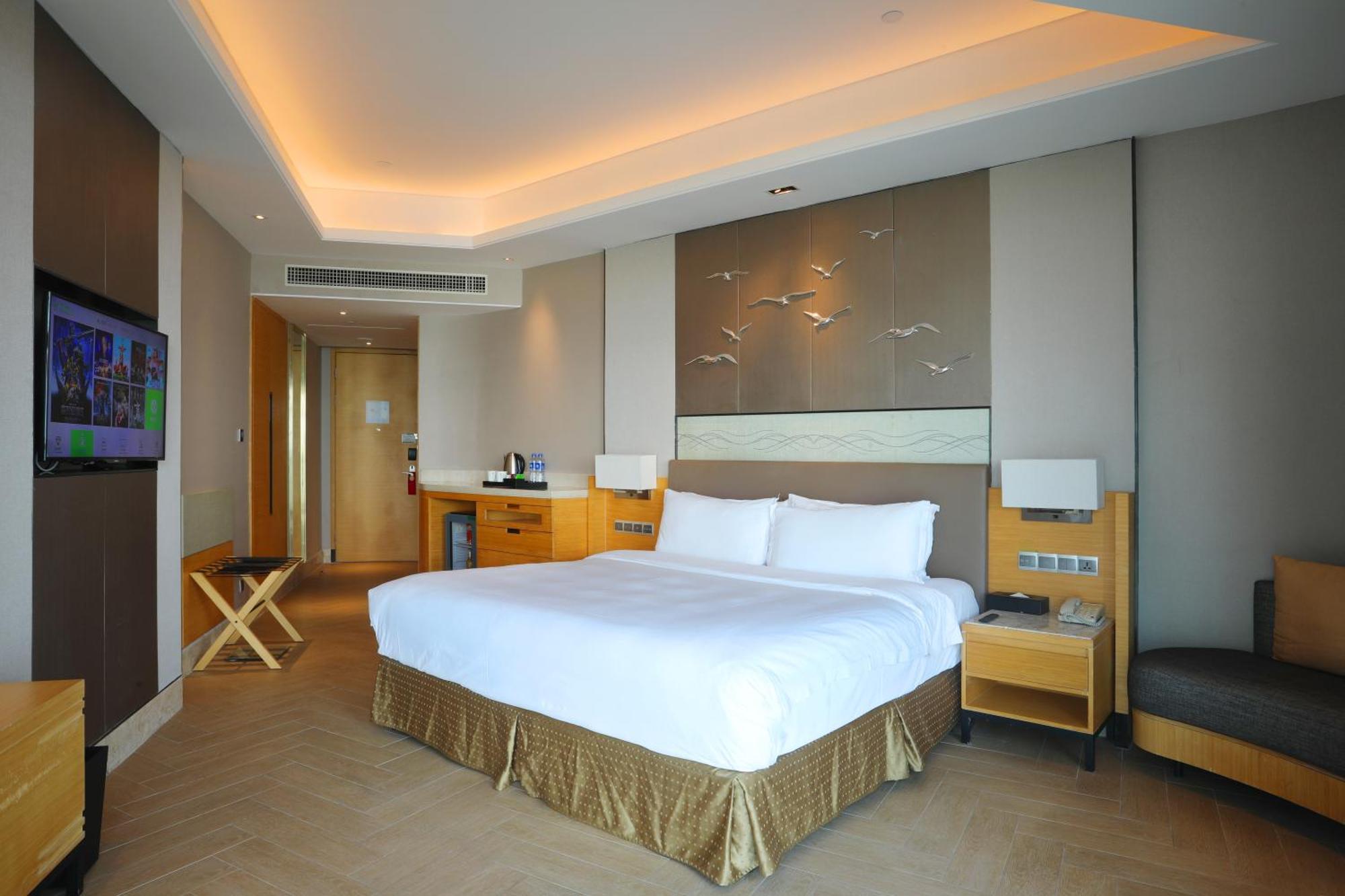 Holiday Inn Haikou West Coast By Ihg Экстерьер фото