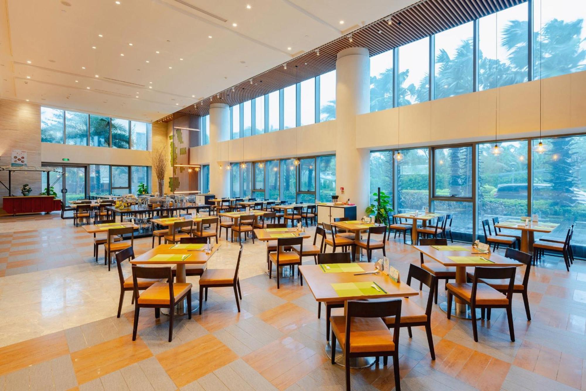Holiday Inn Haikou West Coast By Ihg Экстерьер фото