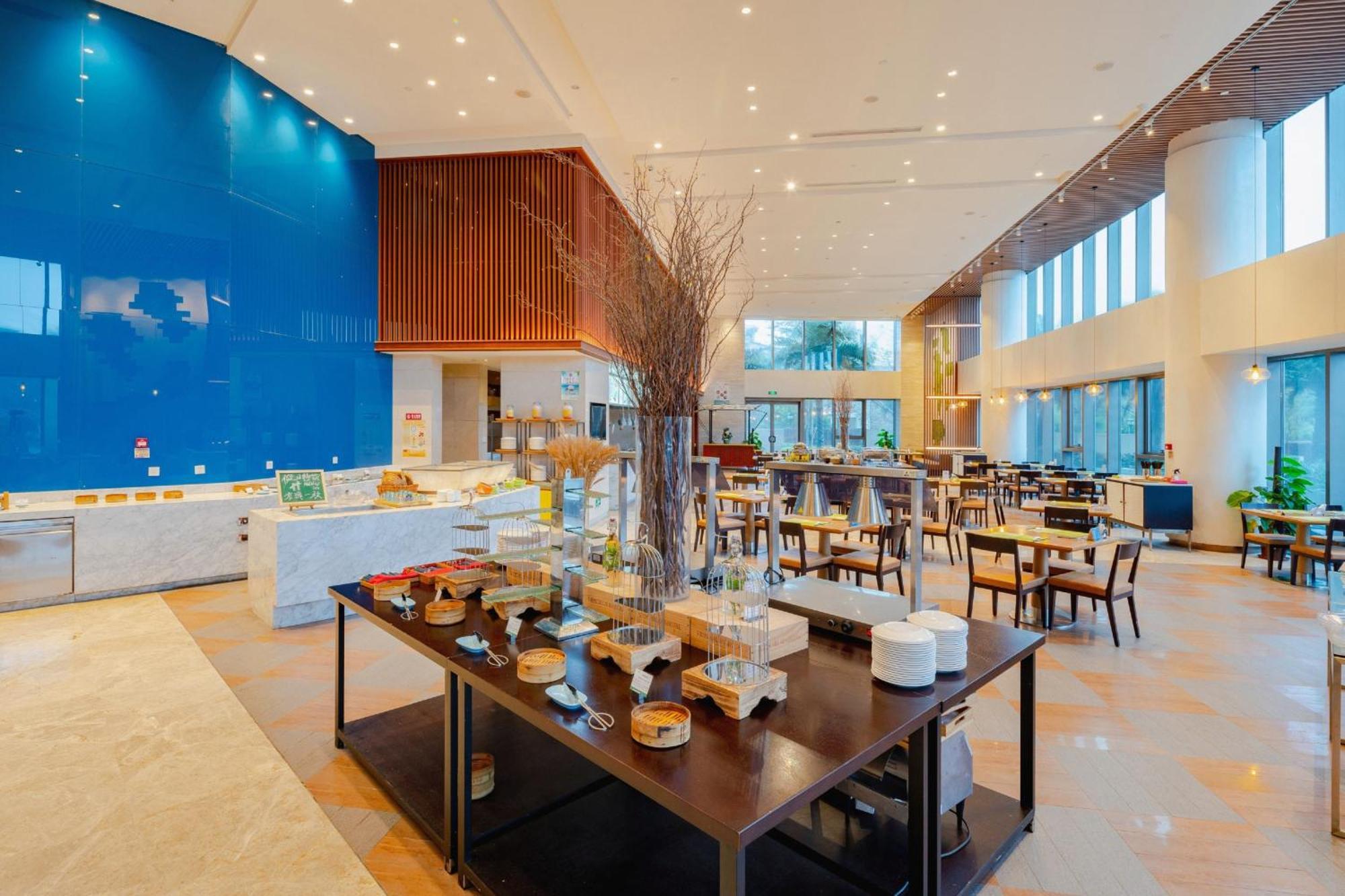 Holiday Inn Haikou West Coast By Ihg Экстерьер фото